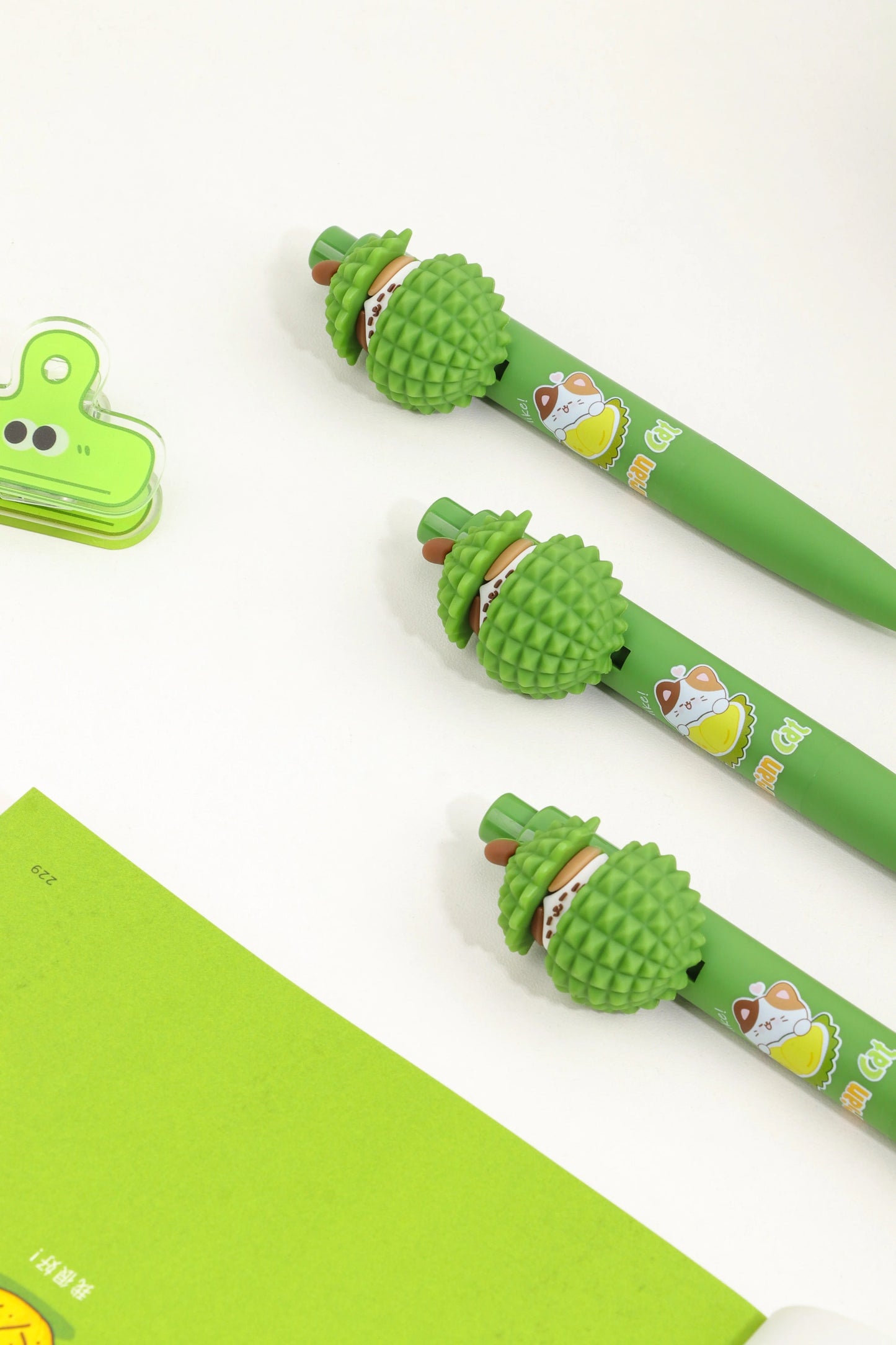 Kiwoo Green Cat Durian click Pen – Fun Cartoon Stationery