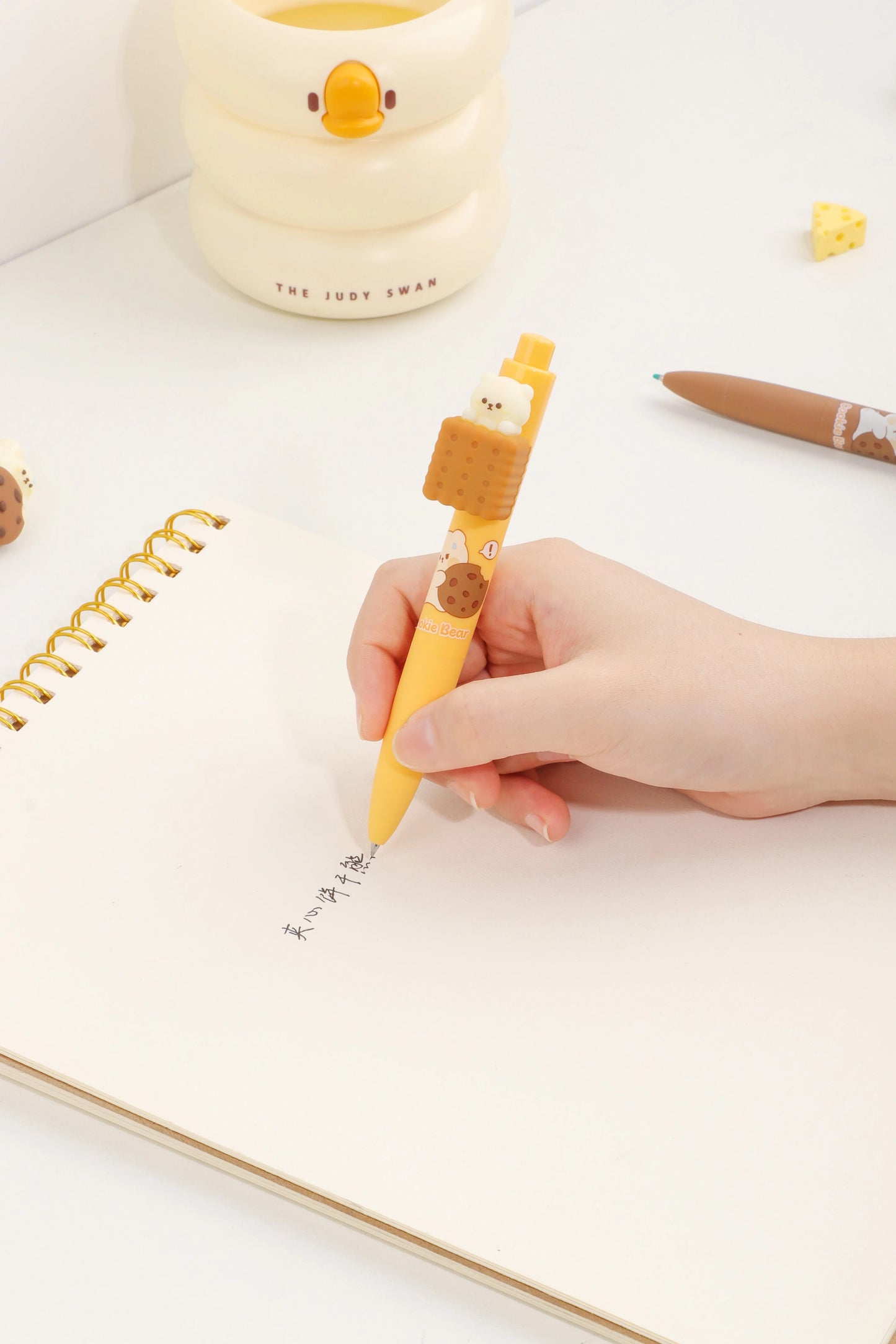 Kiwoo Cookie Bear Pen Set – Cute Dessert-Inspired Stationery 🍪🐻✏️