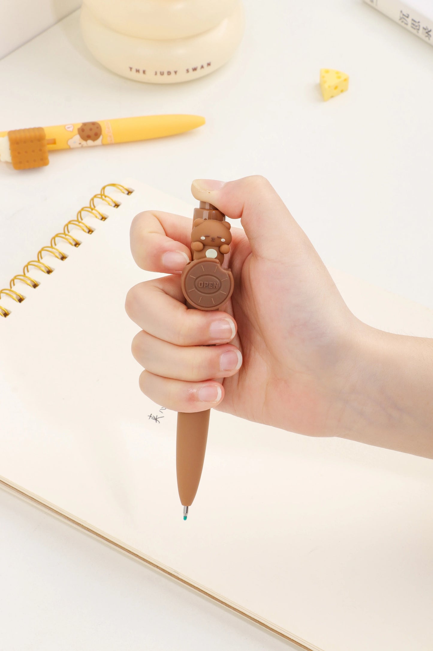 Kiwoo Cookie Bear Pen Set – Cute Dessert-Inspired Stationery 🍪🐻✏️