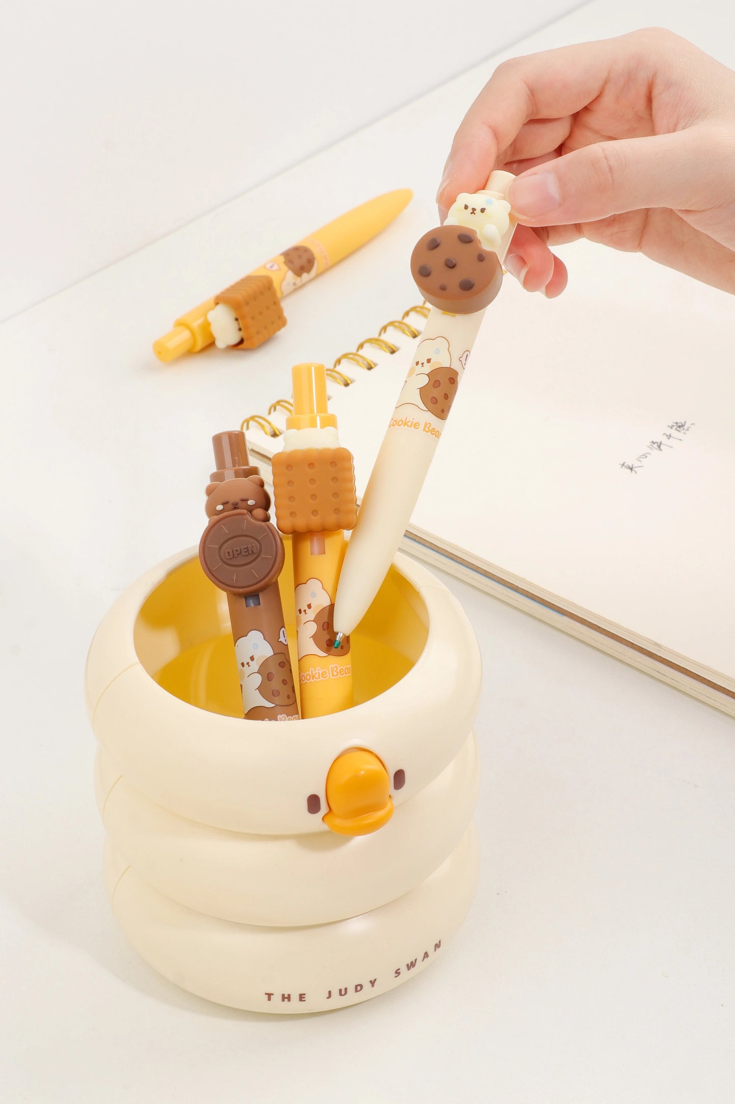 Kiwoo Cookie Bear Pen Set – Cute Dessert-Inspired Stationery 🍪🐻✏️